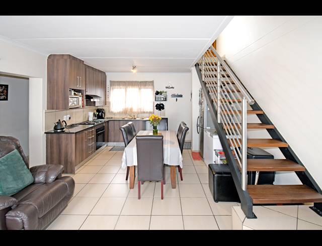 3 BEDROOM APARTMENT FOR SALE IN SUNNINGHILL